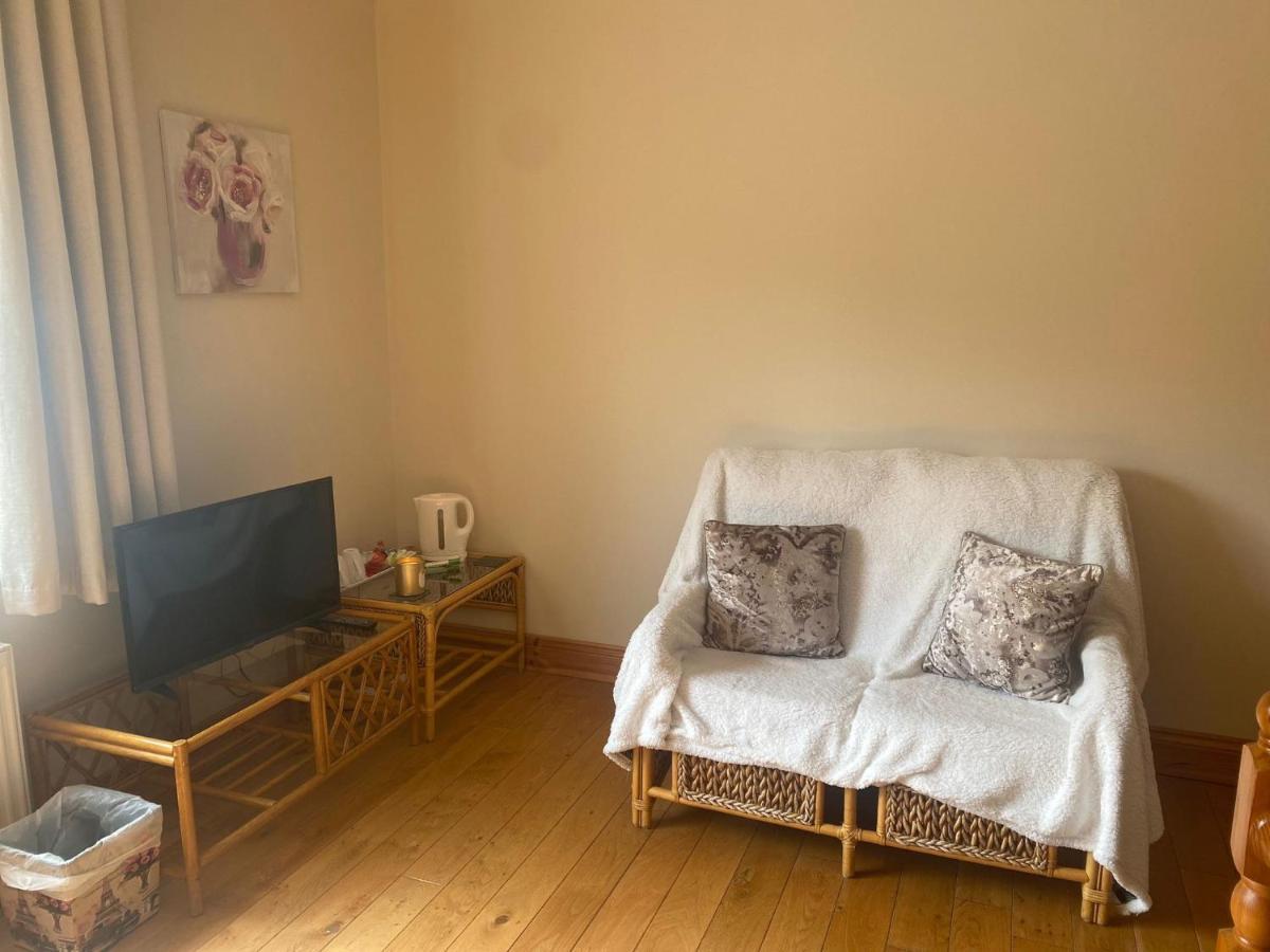 Camino House Bed & Breakfast ทราลี ภายนอก รูปภาพ